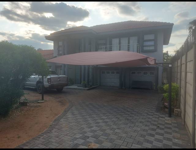 4 BEDROOM HOUSE FOR SALE IN OOS EINDE